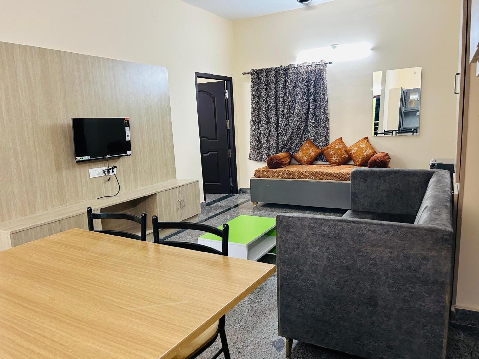 Y Stay Homestay Тирупати Екстериор снимка