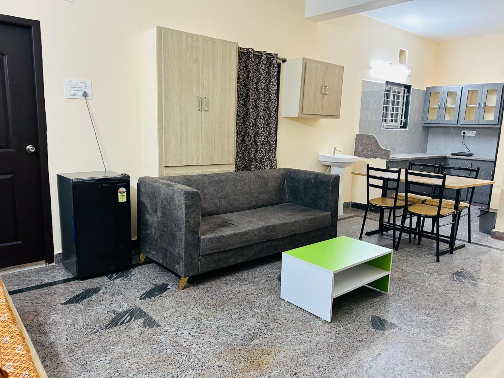 Y Stay Homestay Тирупати Екстериор снимка